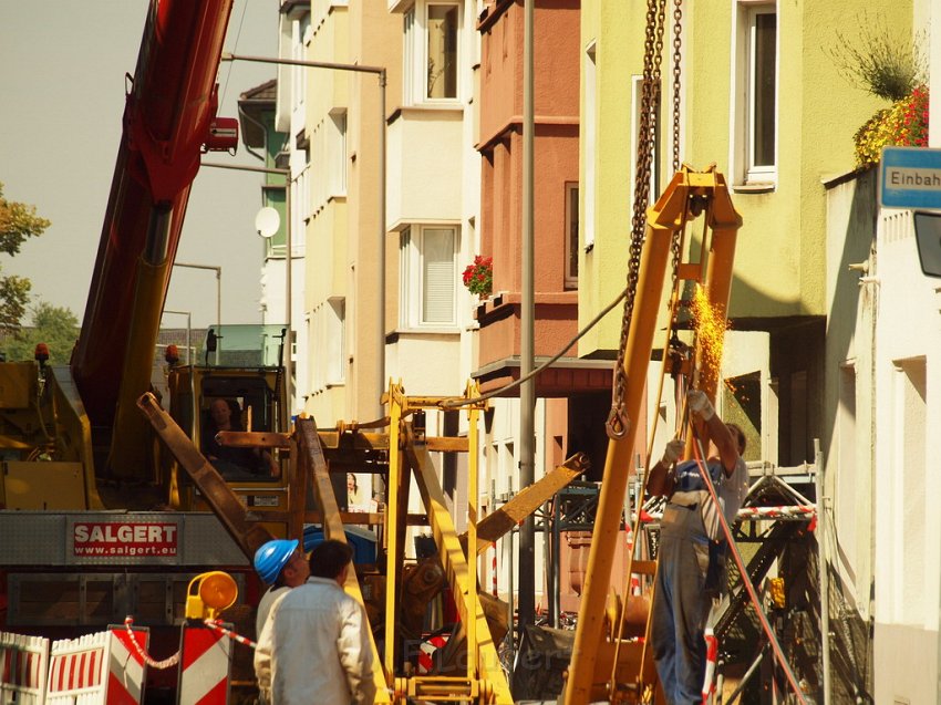 Baukran umgestuerzt Koeln Suelz Suelzguertel P194.JPG